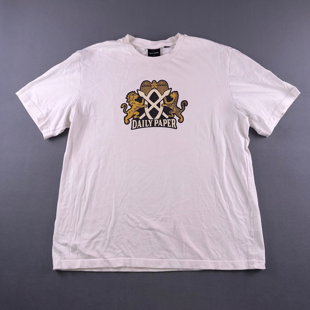 Daily‎ Paper Mens Graphic Logo T-Shirt White XL Coat of Arms Short Sleeve Cotton